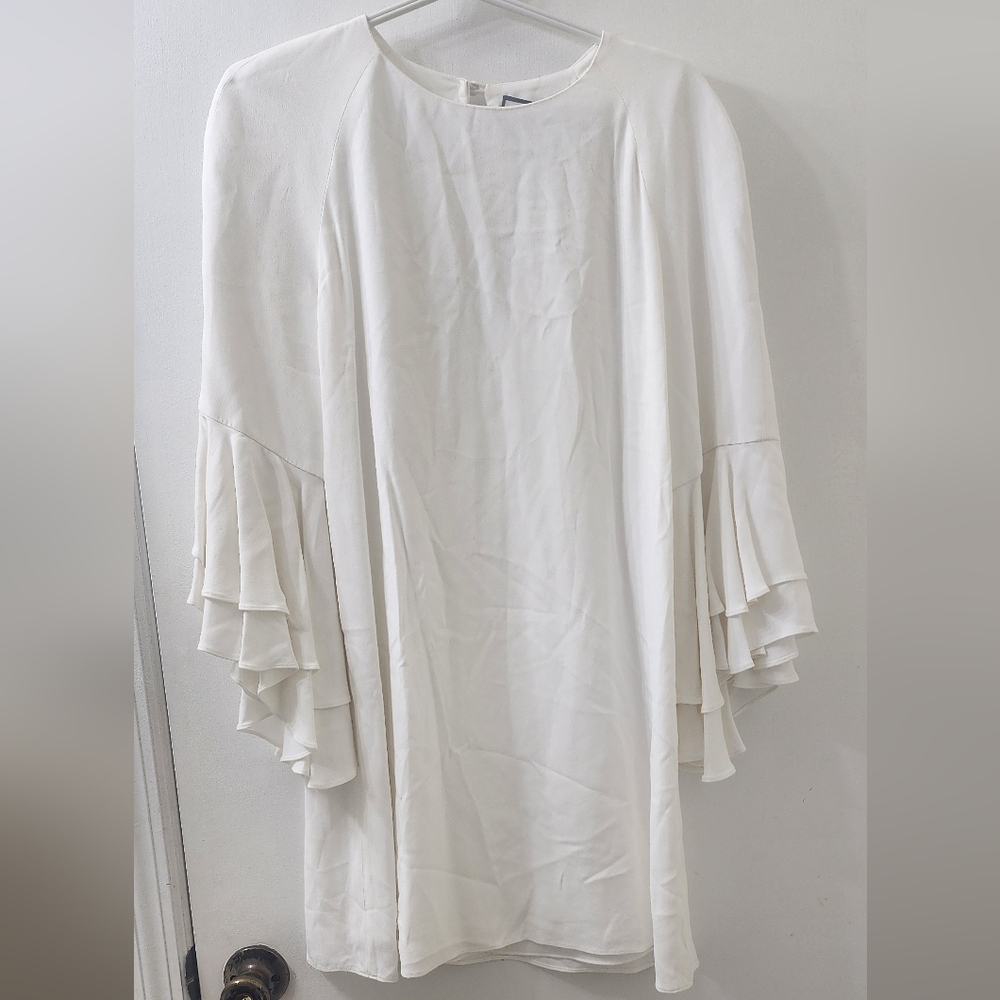 Alexis- Melany short dress,‎ size medium, white,new, ruffled sleeves.